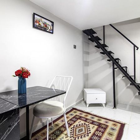 Modern Flat In The Heart Of Beyoglu Istambul Exterior foto