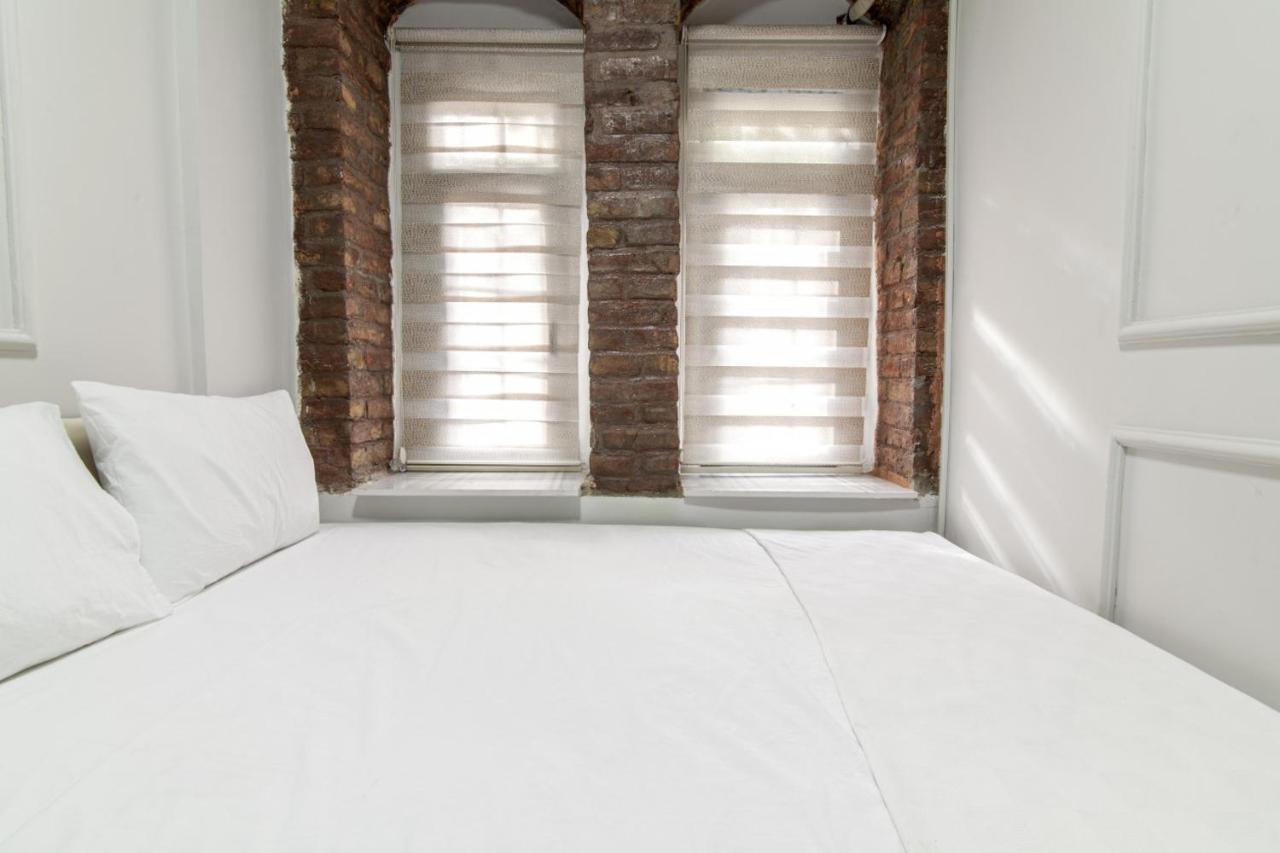 Modern Flat In The Heart Of Beyoglu Istambul Exterior foto
